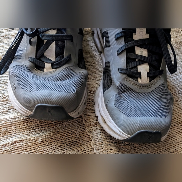 On Cloudrunner Frost running shoes - Picture 3 of 5